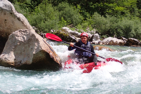 Bovec: Kayak de aguas bravas en el río Soča / Grupos reducidosBovec: En kayak por el río Soča