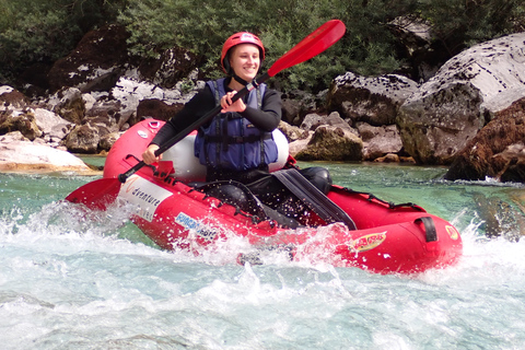 Bovec: spływy kajakowe Whitwater po rzece Soča / Małe grupyBovec: spływ kajakiem po rzece Socza