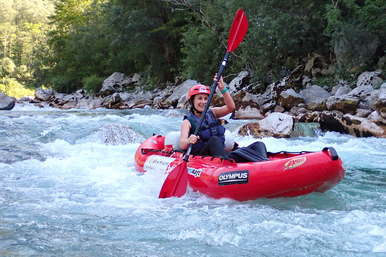 Bovec: spływy kajakowe Whitwater po rzece Soča / Małe grupyBovec: spływ kajakiem po rzece Socza