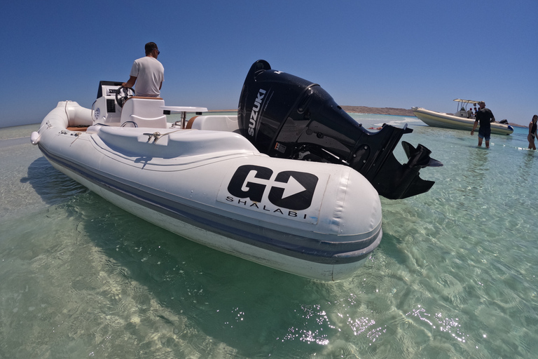 Hurghada: Crociera in motoscafo nella baia di Orange dell&#039;isola di Giftun e pranzoSpeedboat di gruppo a Orange Bay con snorkeling