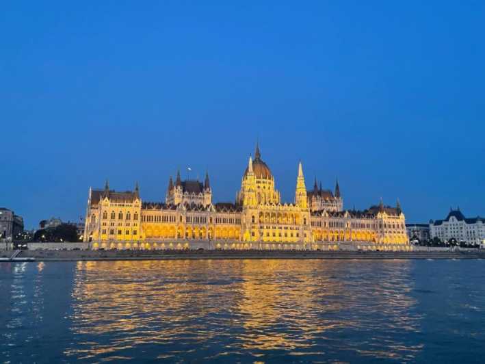 Budapest: City Hightlights Evening Cruise with Welcome Drink