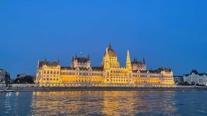 Budapest: crucero de 1 hora con bebida de bienvenida