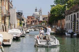 Venedig: Versteckte Kanäle auf dem Elektroboot