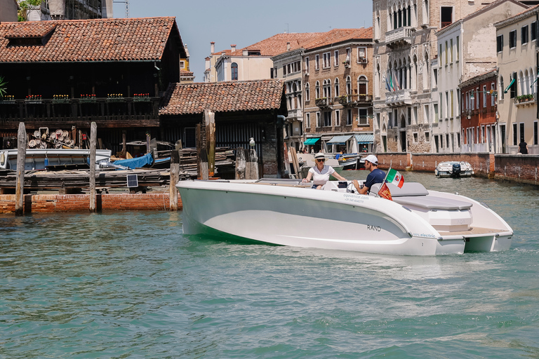 Venice: Explore Venice on Electric Boat Venice: Cruise on Electric Boat with Food Tasting