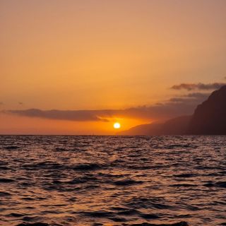 Funchal: Private Sunset Boat Trip with Drink and Snacks