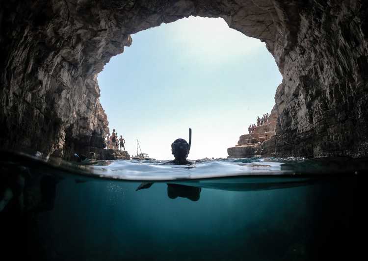 Пула: каякинг и подводное плавание в морской пещере