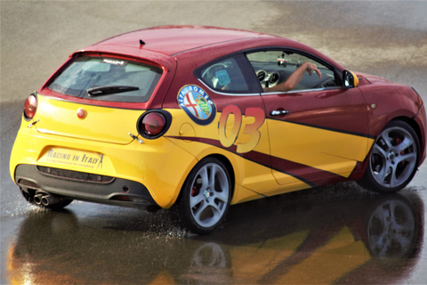 Milaan: Alfa MiTo Touring Race Car Drive met les