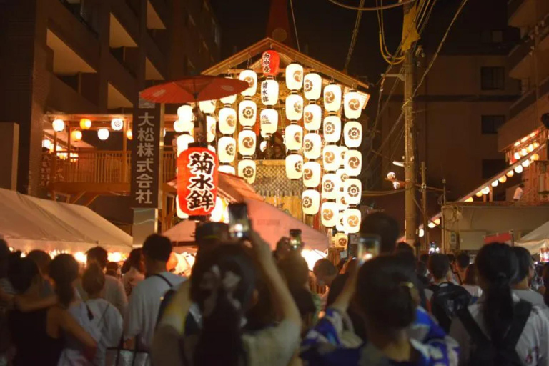 Kyoto: Gion Festival Evening Walking Tour with English Guide