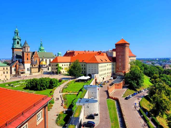 Krakova: Wawelin linna: Wawelin linnan kruunun aarrekammio ja  kuninkaallinen asevarasto. | GetYourGuide