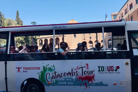 ローマ：パノラマ バスによる送迎付きカタコンベ ガイド ツアー