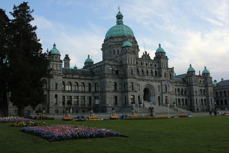 Vancouver: Victoria and Butchart Gardens Day Trip