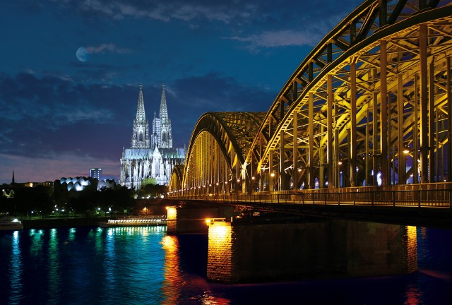 Visit Cologne Private Walking Tour of City Center in Colonia, Alemania