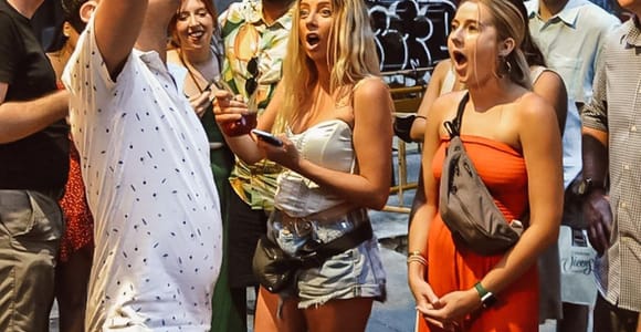 Barcelona: Tapas Rundgang mit Essen, Wein und Geschichte