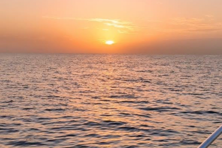 Victoria: Seychellen-Sonnenuntergangskreuzfahrt im GlasbodenbootVictoria: Seychellen-Sonnenuntergangs-Kreuzfahrt mit Blick auf die Eden-Insel