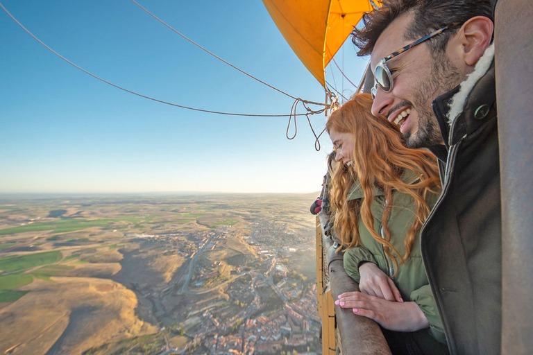 Von Madrid aus: Segovia Heißluftballon