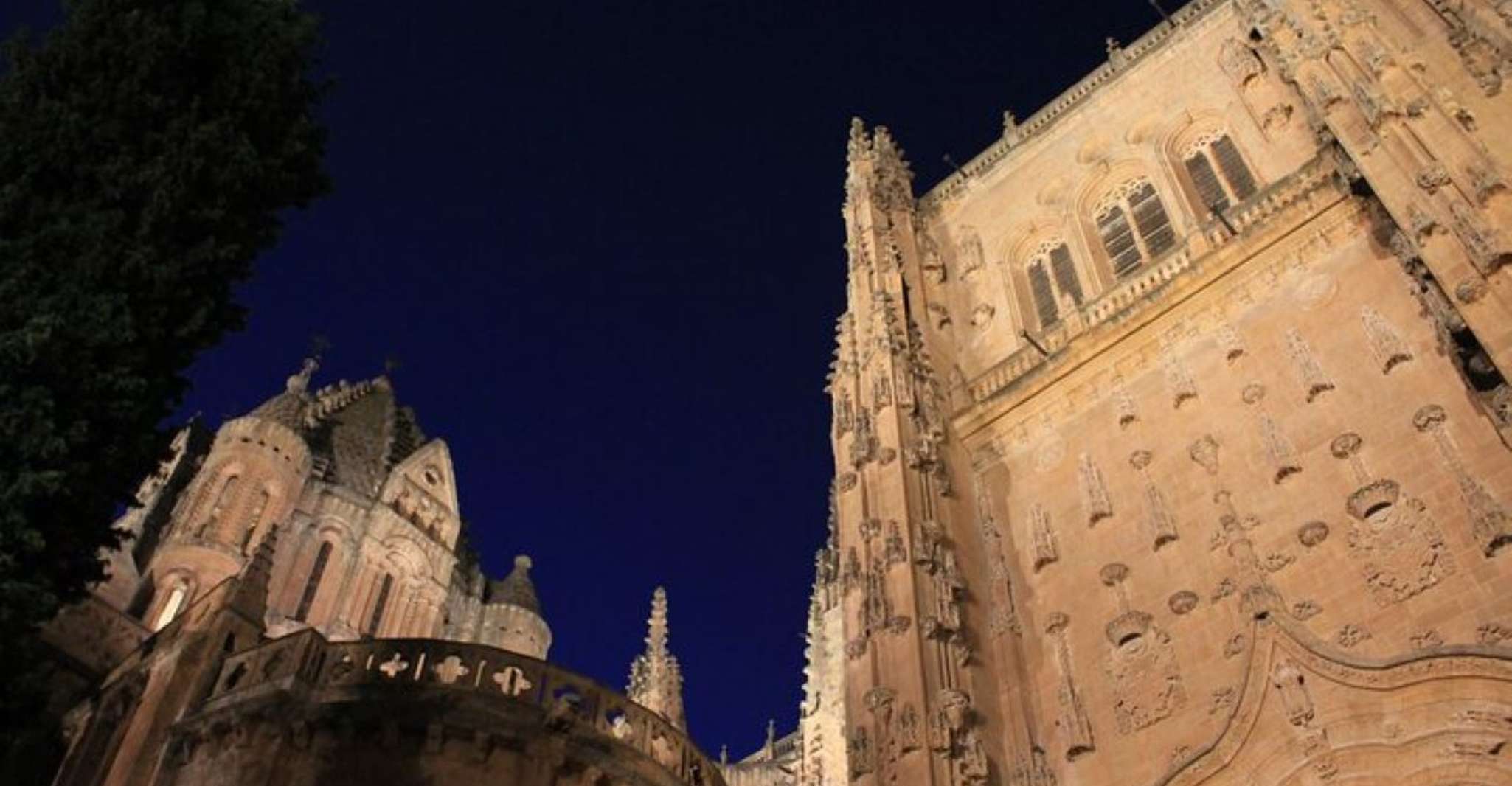 Salamanca, Evening Sightseeing Walking Tour - Housity