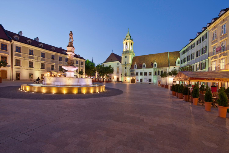 Bratislava: Geführter Spaziergang bei Nacht mit AltstadtSommersaison