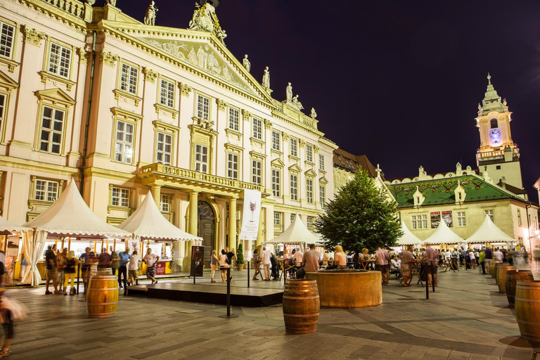 Bratislava: Guided Walking Tour at Night with Old Town Summer season