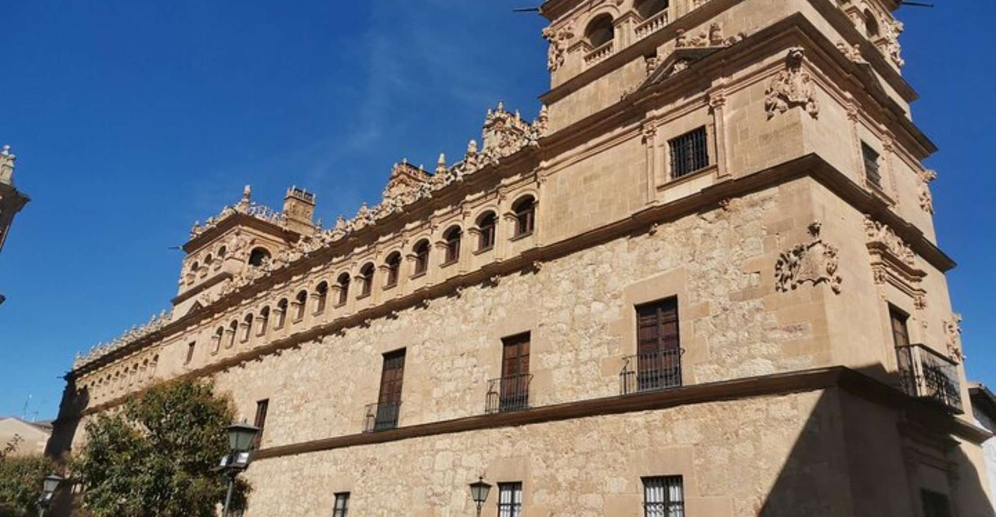 Salamanca, Guided Sightseeing Tour by Bicycle - Housity