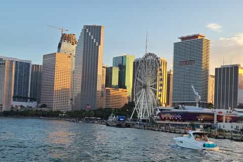 Miami: Sunset Cruise through Biscayne Bay and South Beach