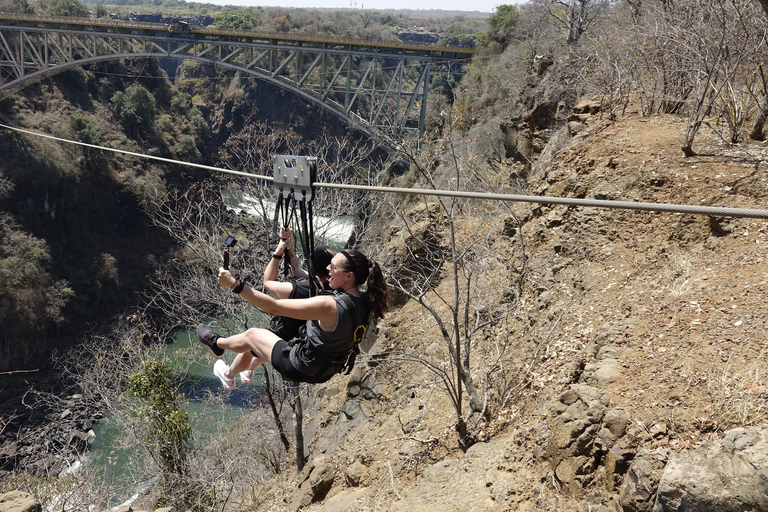 Experimenta el Puenting, el Columpio y el Tobogán desde el Puente de las Cataratas Victoria