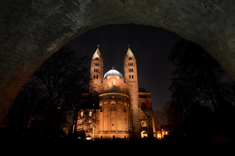 Cathédrale de Spire : la cathédrale dans l'obscuritéCathédrale de Spire : la cathédrale dans l'obscurité