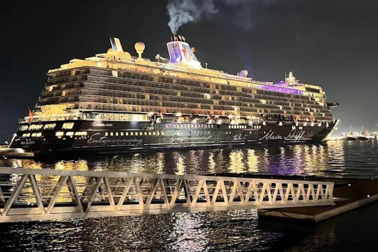 Doha: Mina District's Colorful Streets & Coastal Vibes Tour