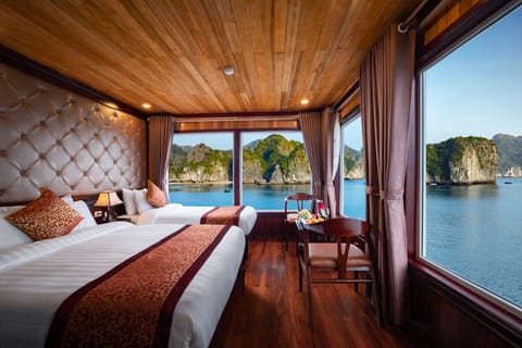 From Hanoi: 2-Day Ha Long Bay Cruise and Surprise Cave Kayak