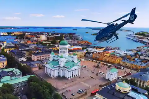Helsinki: Eco-friendly Helicopter Sightseeing Tour (1h)