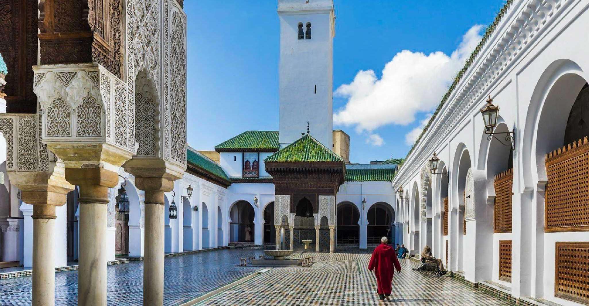 من الدار البيضاء ، الانتقال من القطاع الخاص الى فتحات مع جولة مدينة فيس - Hizvo