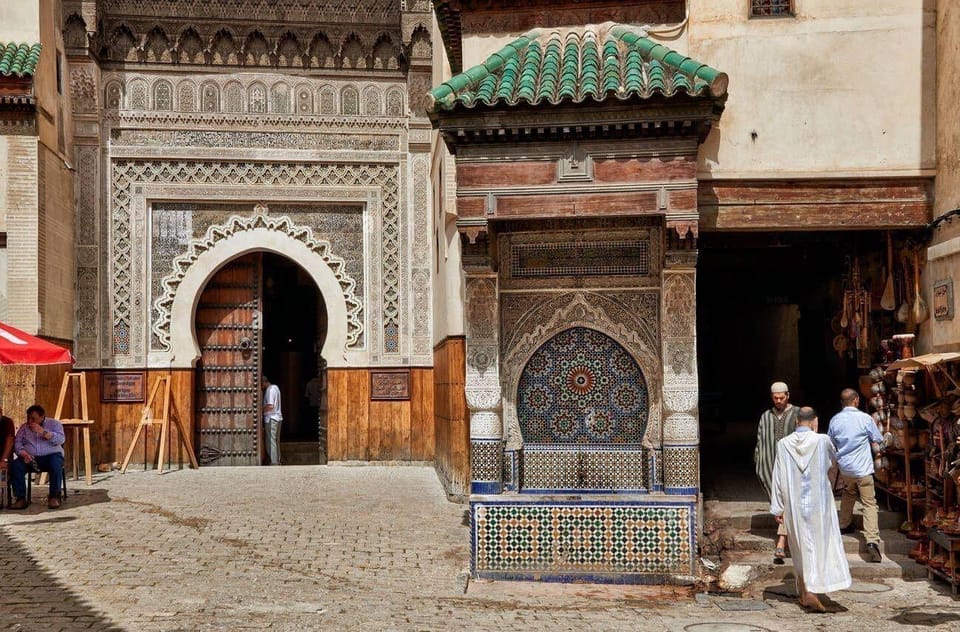 من الدار البيضاء ، الانتقال من القطاع الخاص الى فتحات مع جولة مدينة فيس - Hizvo