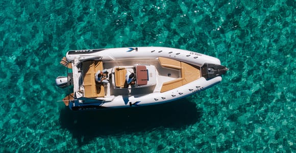 Private Half-Day Boat Tour to Hula Hula & Laganini Beach Bar