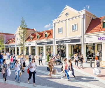 De Viena: Parndorf Outlets Transfer de autocarro