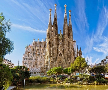 Barcelona: Sagrada Familia and Park Guell Small-Group Tour