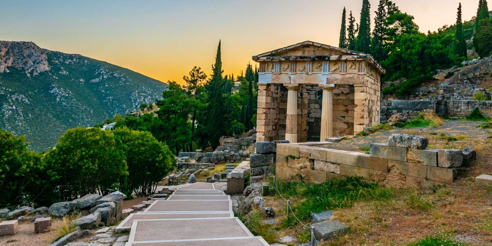 デルフィ: 遺物と博物館 デルフィ：考古学遺跡と博物館のチケット (音声ツアー付き) | GetYourGuide