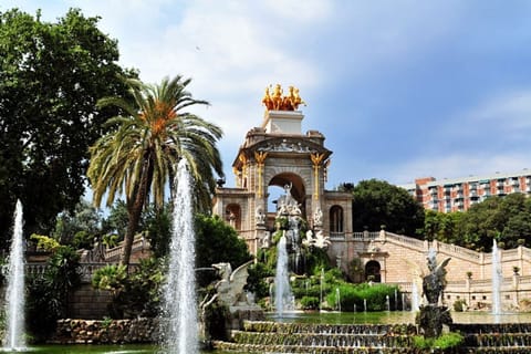 Barcelona: Old Town Private Tour with Hotel Pickup