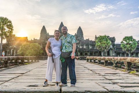 Angkor Wat: Sunrise & Floating Village 2-Day Private Tour