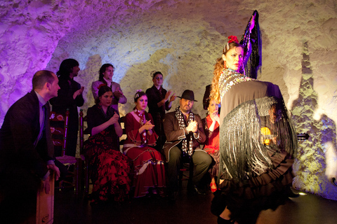 Granada: Espectáculo en el Templo del FlamencoGranada: Templo del Flamenco 20:00 Espectáculo con bebida