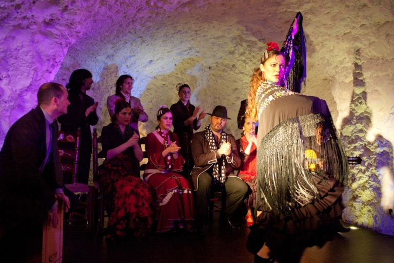 Granada: Espectáculo en el Templo del FlamencoGranada: Templo del Flamenco 20:00 Espectáculo con bebida