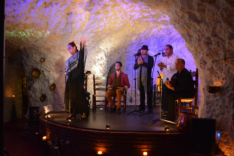 Granada: Espectáculo en el Templo del FlamencoGranada: Templo del Flamenco 20:00 Espectáculo con bebida