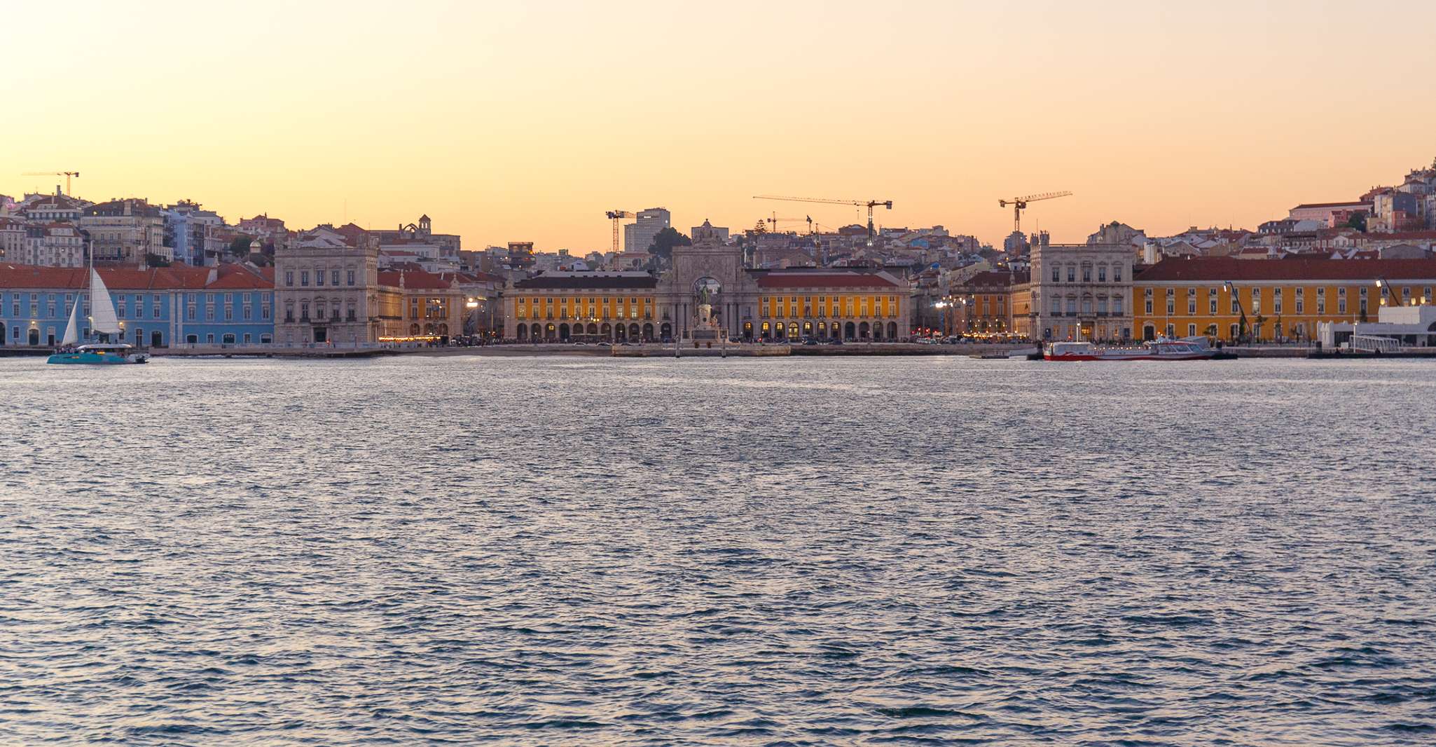 Lisbon, Tagus River Sunset Tour with Snacks and Drink - Housity