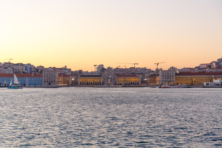 Lisbon: Tagus River Sunset Tour with Snacks and Drinks