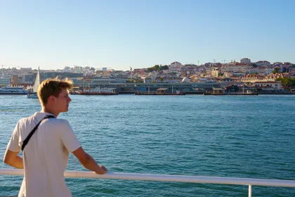 Lissabon: Tagus River Bootstour mit einem Getränk inklusive
