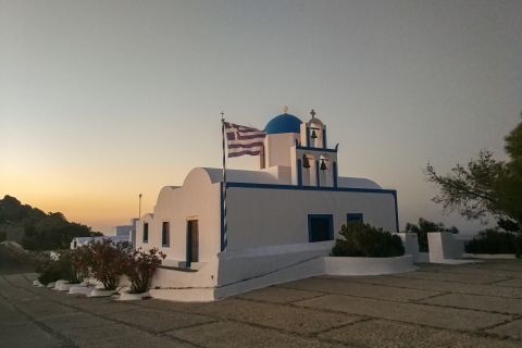 Santorini: Private Full-Day Tour with Sunset Dinner