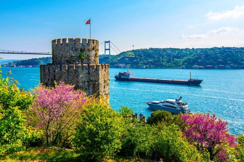 Istanbul: Morgendliche Bosporus-Fahrt und Gewürz-BasarEin Morgen auf dem Bosporus