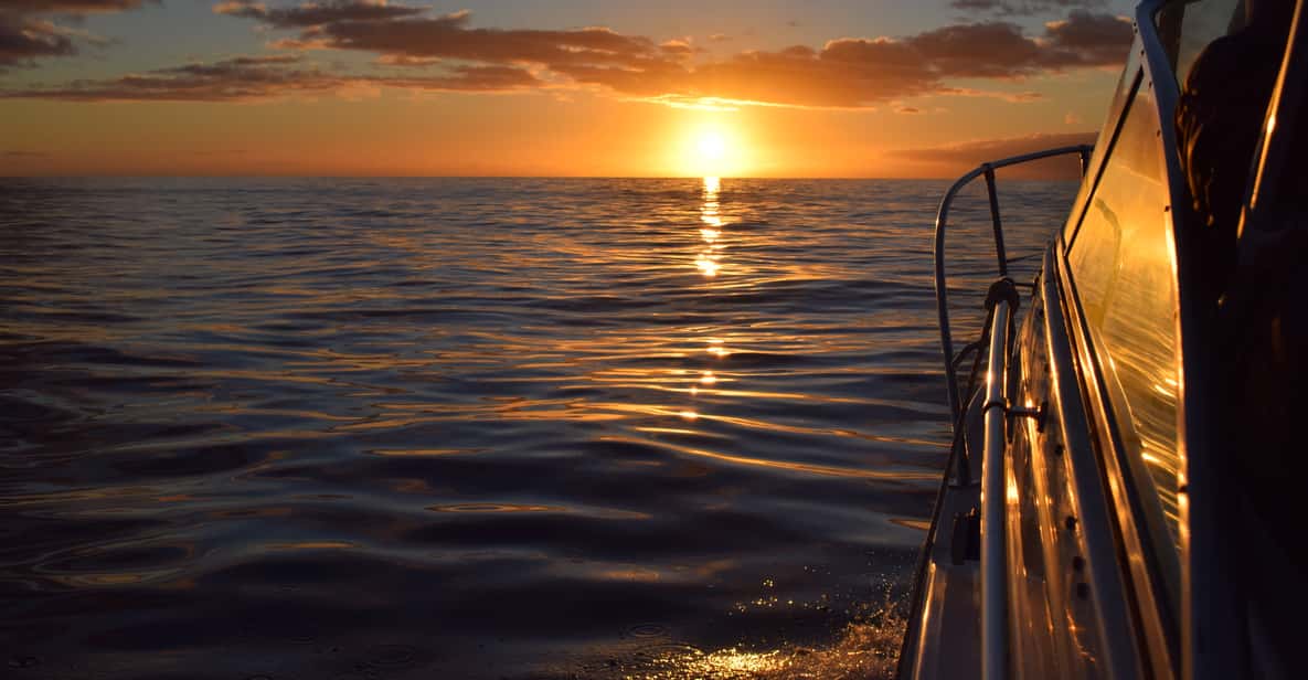 Madeira: Crucero privado en yate al atardecer con snorkel y vino ...