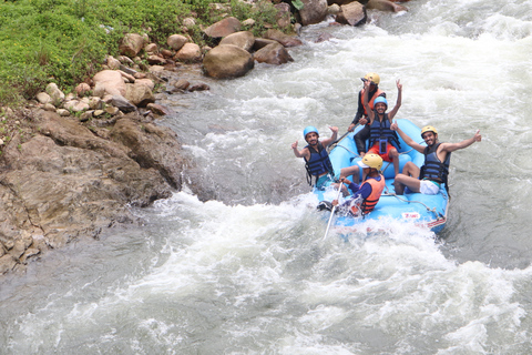 Vanuit Phuket: Monkey Cave, raften, tokkelbaan en watervalTour zonder ATV