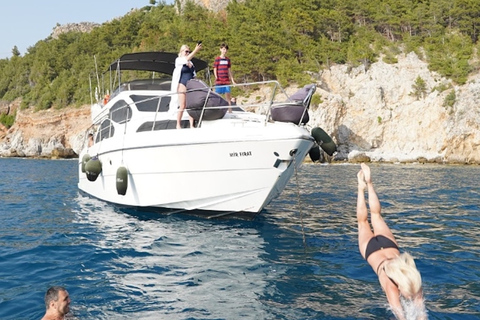 Alanya: Private Yacht Trip with Lunch and Soft Drinks Standart Option