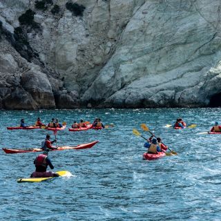 Santorini: kayak de mar con almuerzo ligero