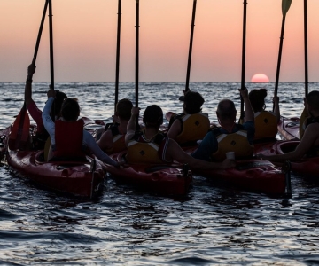 Santorini: Sunset Sea Kayak with Light Dinner